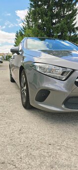 Mercedes-Benz A180D sedan - 8