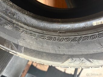 Pneu 205/70 R 15 C - 8