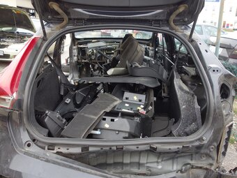 Rozpredam Volvo V40 - 8