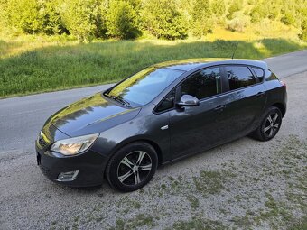 Opel Astra 1.6 16V Essentia - 8