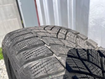 Zimne pneu GoodYear 215/55 R17 - 8
