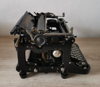 Starožitný písací stro Continental Standard z roku 1927 - 8