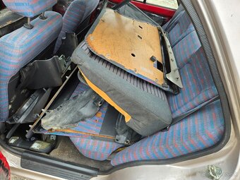 Rozpredám na diely _ mazda 323 BG - 8