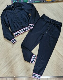 Guess 3x cierno ruzova logovana teplakova suprava - 8