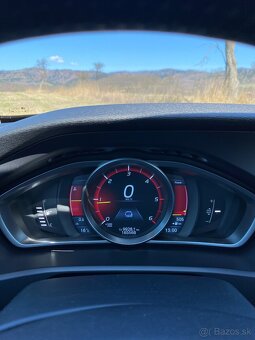 Volvo V40 Cross Country D2 Momentum Pro, Top stav. - 8