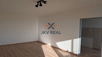 Na predaj veľký 3 - izbový byt v Komárne vo výbornej lokalit - 8