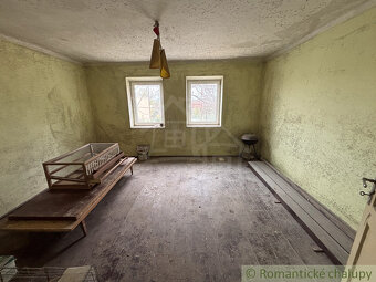 Starší rodinný dom s 20 á pozemkom v Sasinkove na predaj - 8