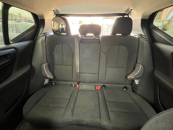 Volvo XC40 T4 190k Momentum AWD A/T - 8