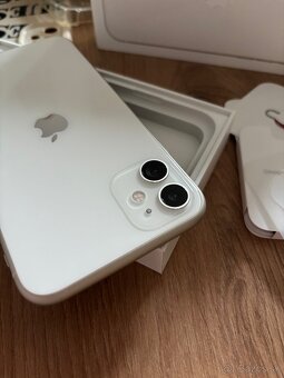 Predám Iphone 11 (Apple) 64GB - 8