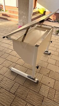 Výškovo nastaviteľný detský stôl - 8