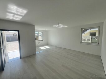 3 izbový byt +záhrada, 2 parkovacie miesto (Dunajská Streda) - 8