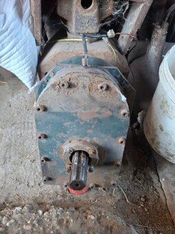 Predam celnu hydrauliku s kardanom Zetor - 8