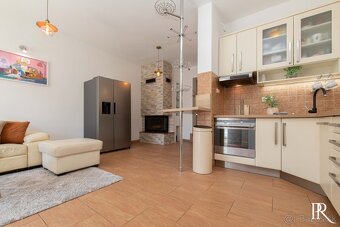 PRÍJEMNÝ 3 IZBOVÝ RD S BAZÉNOM NA BREHU VAJNORSKÝCH JAZIER - 8