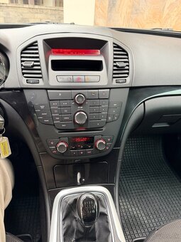 OPEL INSIGNIA SPORTS TOURER SW / 2,0 DIESEL MANUÁL - 8