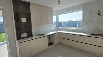Nadštandardná novostavba 4 izbový bungalov hneď k nasťahovan - 8