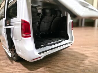 Mercedes Benz V-Klasse Model 1:18 - 8