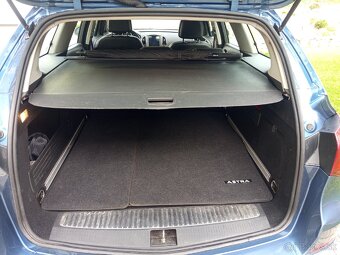 Opel Astra J combi - 8