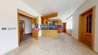 Spacious House with Garden for Rent in the Heart of Martin – - 8