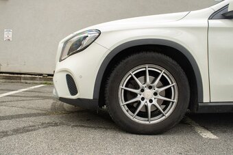 Mercedes-Benz GLA 200 d A/T - 8