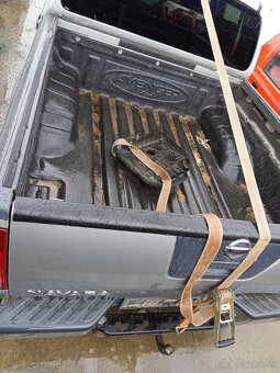 Rozpredám na náhradné diely Nissan Navara - 8
