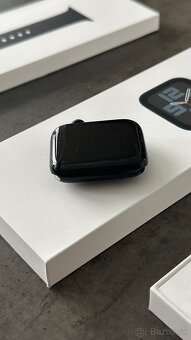 Apple Watch SE 2. generácia 44mm Midnight - 8