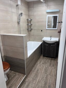 Prenajmem trojizbový byt v centre Komárna - 8