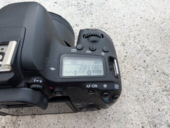 Canon EOS 77D + 50mm f/1.8 + 18-135mm f/3.5-5.6 - 8