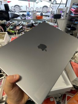 Apple Macbook Pro M2 Pro 16” 32gb ram 1tb ssd - 8