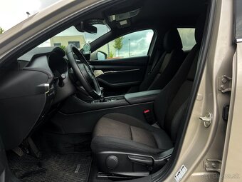 Mazda 3 2.5 e-Skyactiv G140 mHEV Takumi, V záruke,BOSE audio - 8