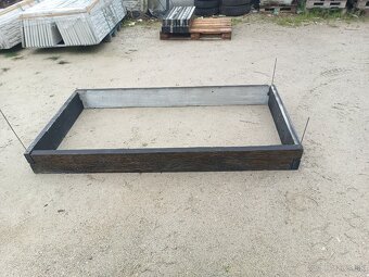 Betónový vyvýšený zahon - 8