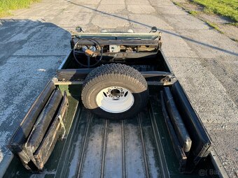 LAND ROVER SERIES 3 109” - 8