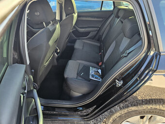 ŠKODA OCTAVIA COMBI 2.0 TDI STYLE DSG - 1.MAJITEĽ - 8