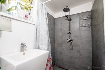 Pokoj vidieka, výhody mesta – Rodinný dom v Novej Bani na pr - 8