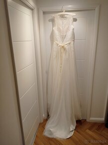 Krásne čipkované svadobné šaty - 8