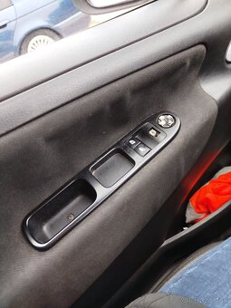 Peugeot 207 1,4 E - 8