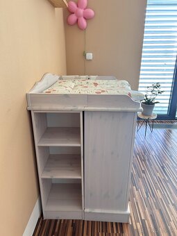 Postieľka s prebalovacim pultom z masivu - 8