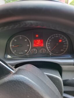 Predám alebo vymením VW touran 2005 2.0 tdi - 8