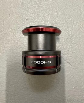 Predám navijak Shimano Vanford 2500SHG - 8