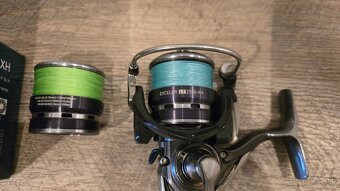 Daiwa Exceler LT 2500-XH s 2 cievkami a novými šnúrami - 8