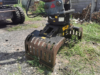 Prodám kolový nakladač HITACHI EX 135W - 8