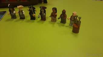 Lego 4195 -  séria Piráti z Karibiku - Pomsta Queen Anne - 8