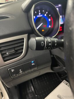 Hyundai i30 CW 1.6i Style - plná výbava - 8