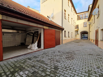 Obchodné priestory v centre s dvorom 120m2 a garážou. TOP PO - 8