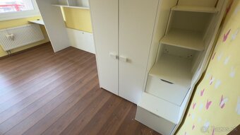 Detská zostava - poschodová posteľ so schodami, skrine, stôl - 8