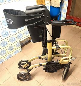 Rolátor a invalidný vozík 2v1 - 8