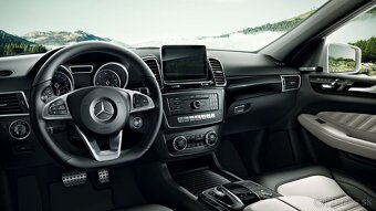 Mercedes športové/hlinikové nášľapy pedálov mercedes AMG PO - 8