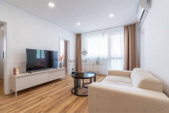 PREDANÝ - Na predaj pekný 3-izbový byt po rekonštrukcii na u - 8