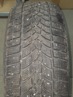Predám zimné pneu.235/55 R17 s diskami - 8