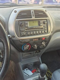 Toyota RAV4 - 8