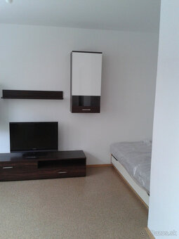 1izb Tehelna, zariadeny - 8